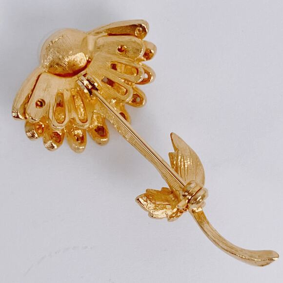 Vintage 1960s Rhinestone Faux Pearl Floral Brooch Mid Century Romantic Gold Tone - Picture 8 of 10